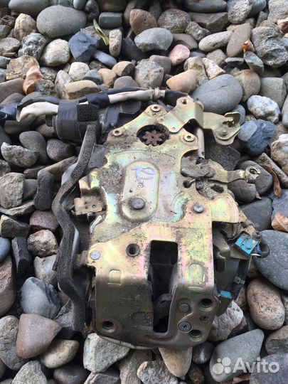 Замок задней боковой двери Toyota Noah 2002, AZR