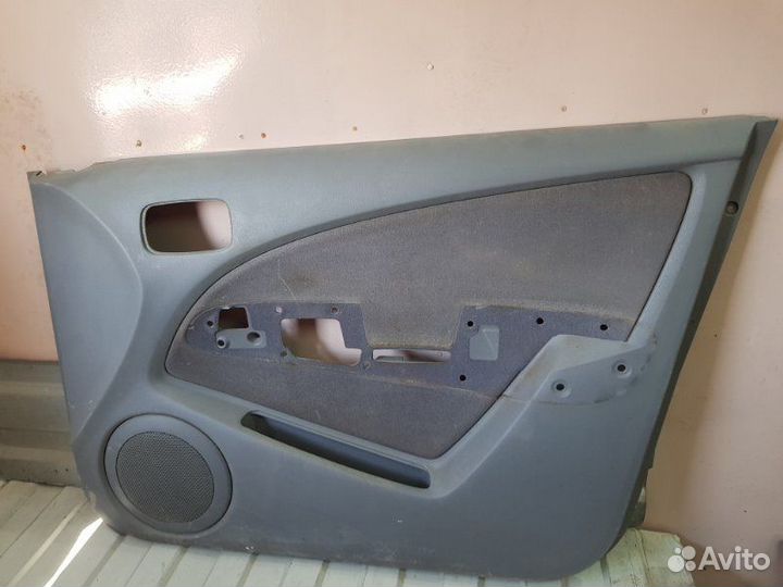 Обшивка двери передней правой Mitsubishi Airtrek
