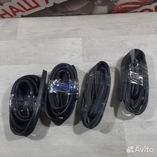 Уплотнитель стекла двери Hyundai Solaris седан