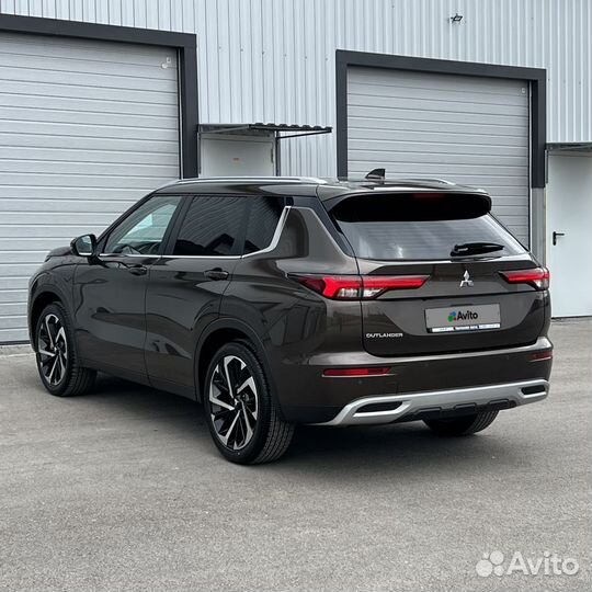 Mitsubishi Outlander 2.5 CVT, 2022
