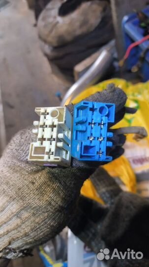 Разъём под кнопку Audi 80 90 100 A6C4 A4B5