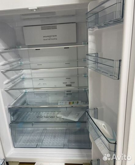 Холодильник двухкамерный Hitachi