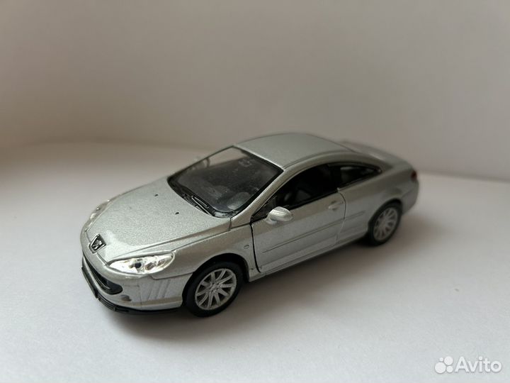 Модель автомобиля welly peugeot 407 coupe