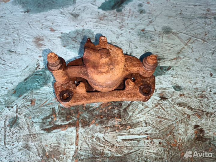 Суппорт передний левый Mercedes Vito 638