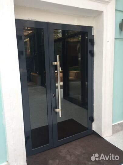 Входная алюминиевая дверь