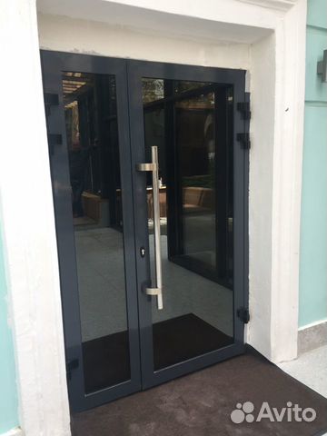 Входная алюминиевая дверь