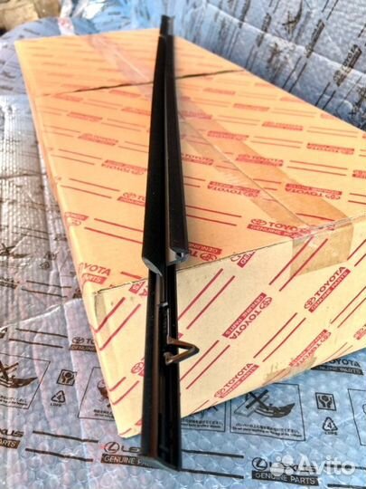 Молдинг двери задний правый Toyota Rav4 XA50