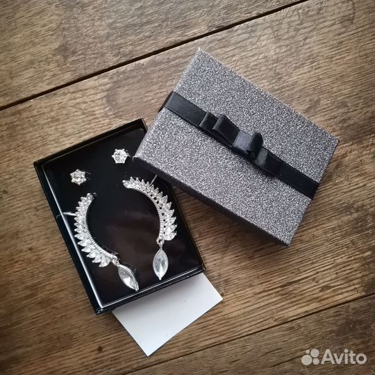 Серьги и каффы в подарочной коробке