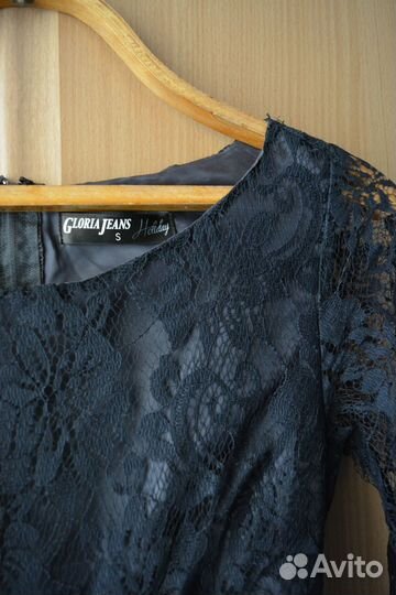 Вечернее платье до колен темно-синего цвета