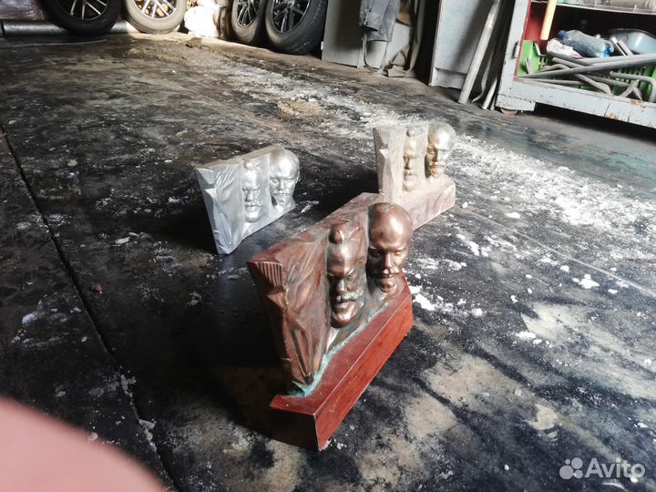 Статуэтки Маркс Ленин