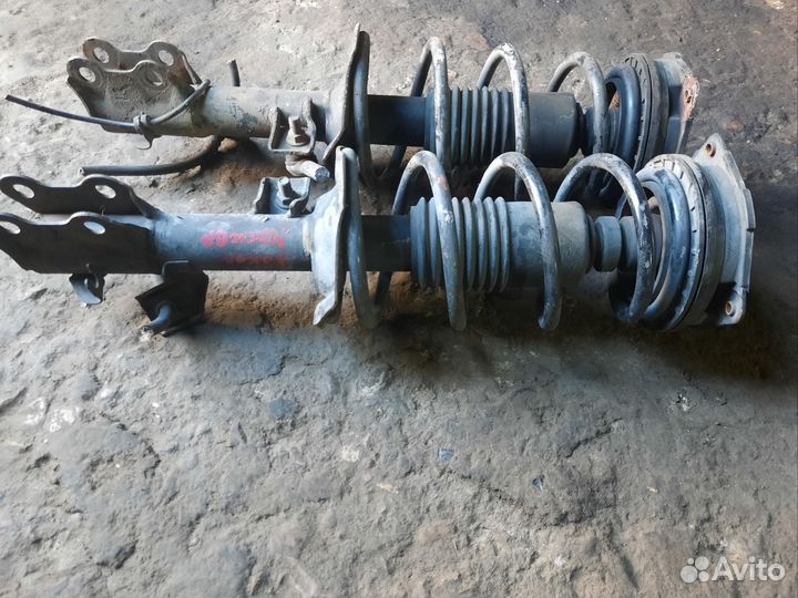 Стойка передняя левая Nissan Tiida C11