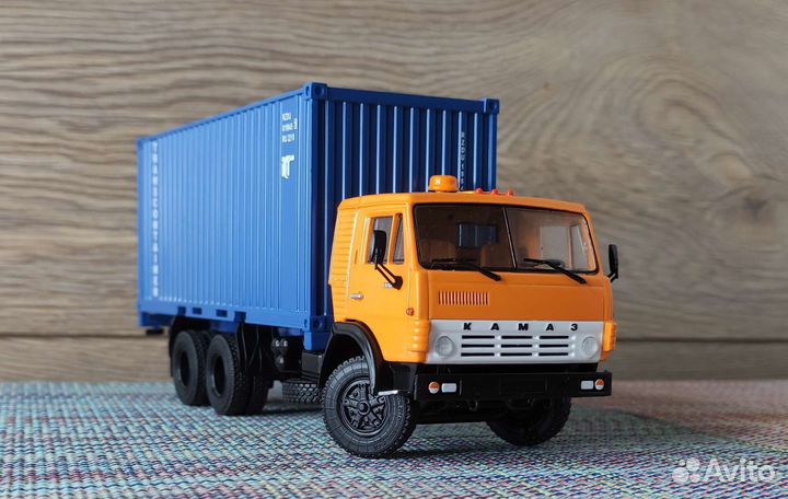 Камаз-53212 контейнеровоз, синий контейнер, 1/43