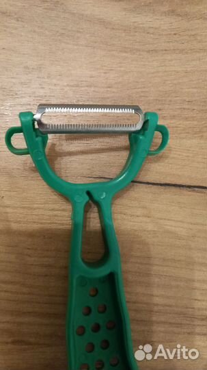 Овощечистка с несколькими видами лезвий