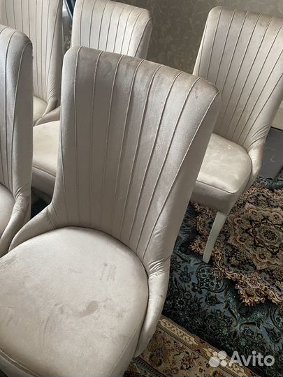 Стол и стулья