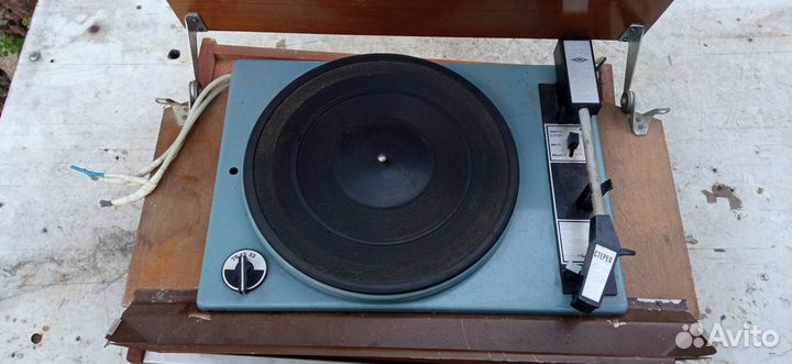 Виниловый проигрыватель