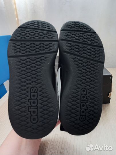 Кроссовки adidas 28,5; 30,5;размеры