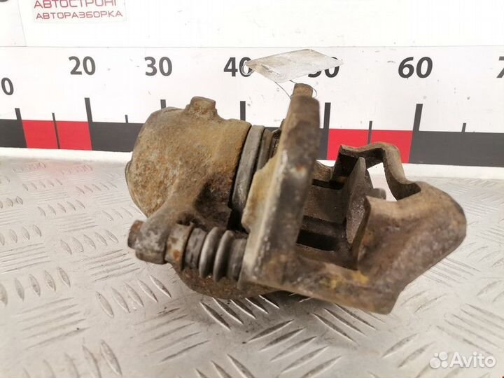 Суппорт передний правый Peugeot 607 2002 4401C3