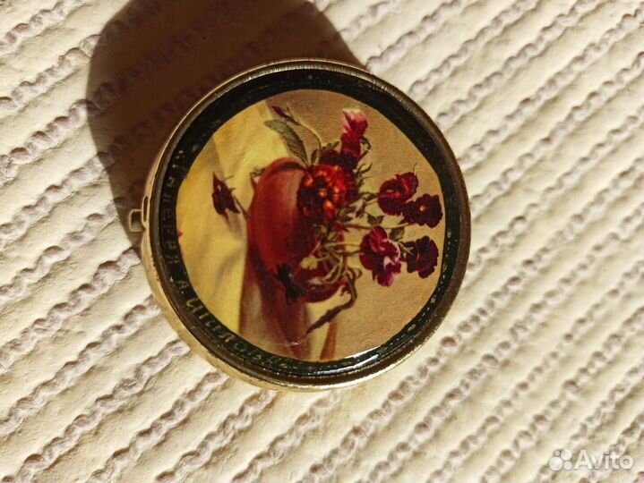 Средство для чистки зубных протезов, таблетница