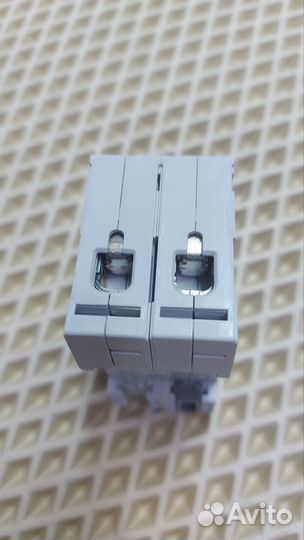 Ч) Автоматический выключатель Legrand C16