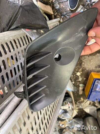 Накладка бампера передняя правая Lexus Nx