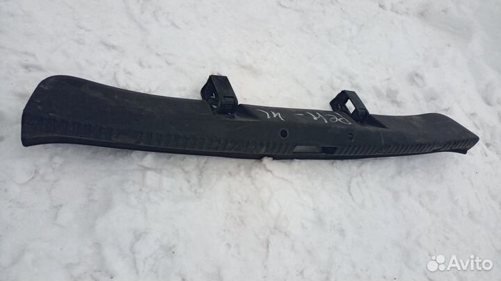 Обшивка замка багажника Skoda rapid