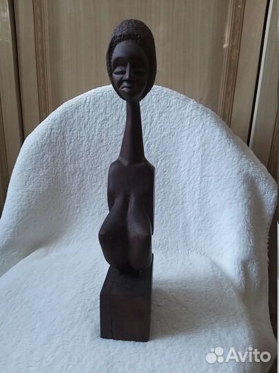 Статуэтка из красного дерева юар(Африка)