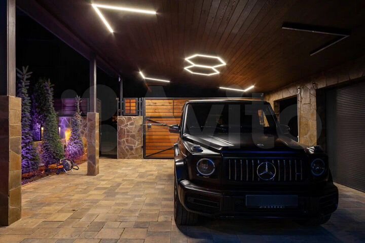 Коттедж 300 м² на участке 7 сот.