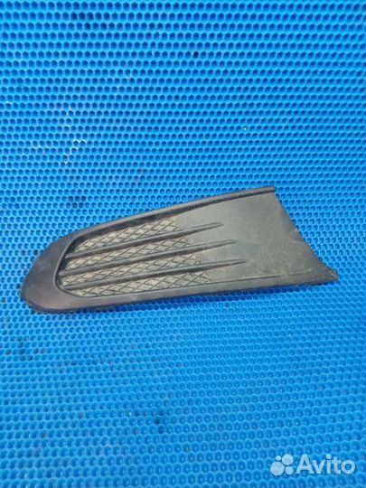 Решетка в бампер передняя правая Volkswagen Polo