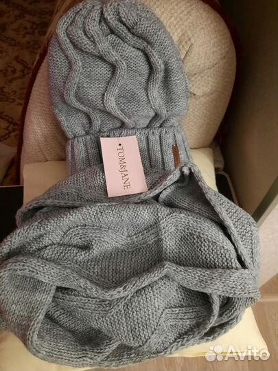 Головные уборы и перчатки женские