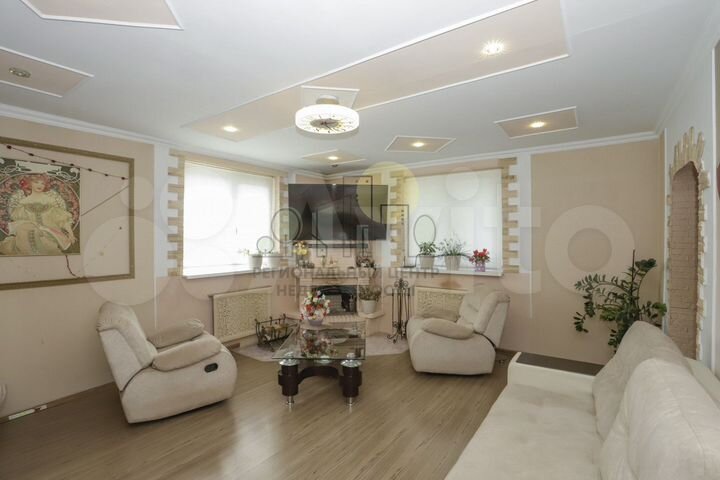 Дом 180 м² на участке 7 сот.