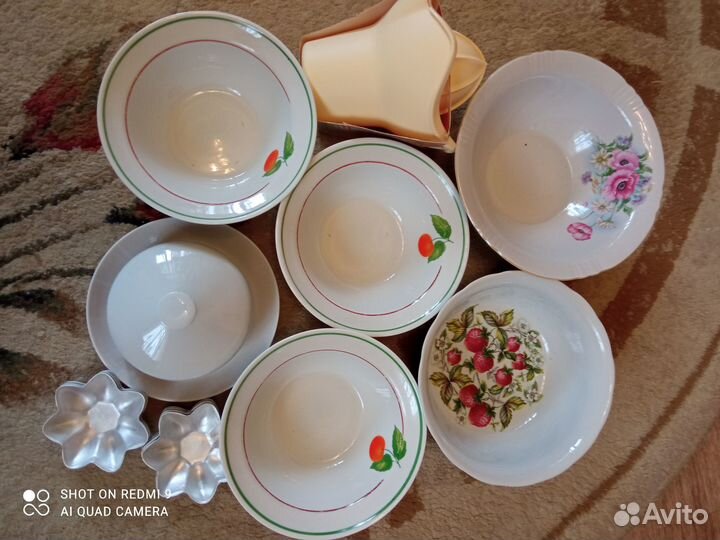 Много тарелок хороших и разных