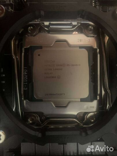 Материнская плата с процессором и памятью