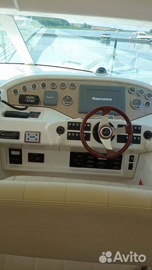 Моторная яхта Jeanneau Prestige 42 Flybridge