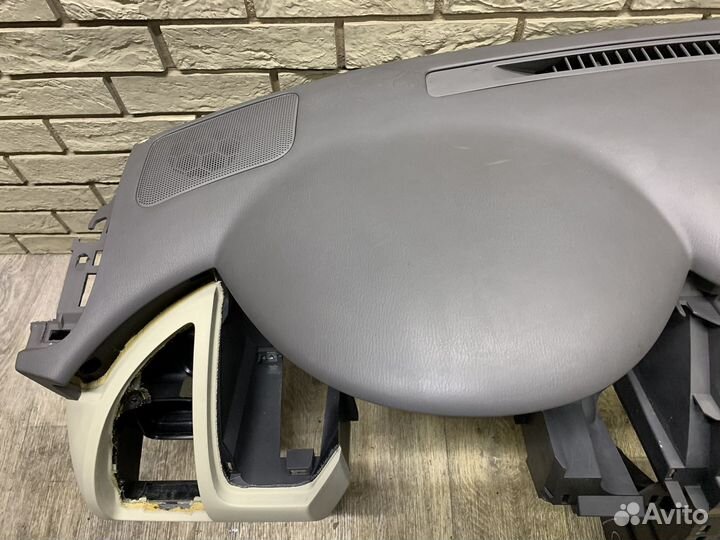 Infiniti QX56/QX80 Торпедо