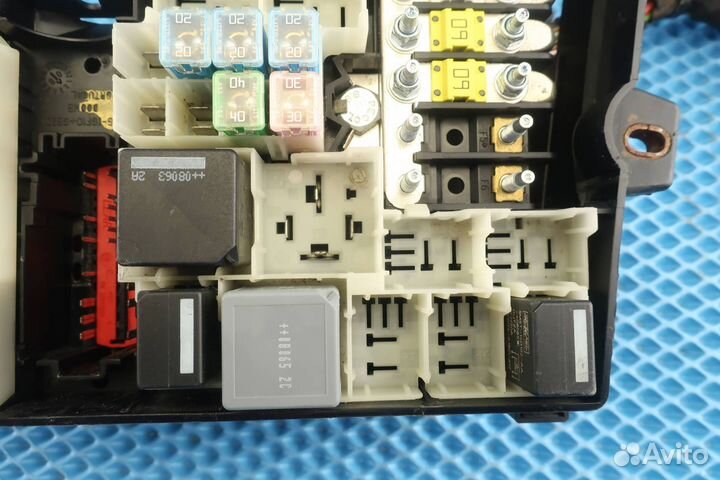 Блок предохранителей подкапотный Ford Focus 2