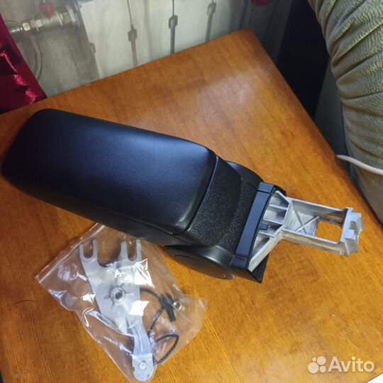 Подлокотник Audi a4 b7