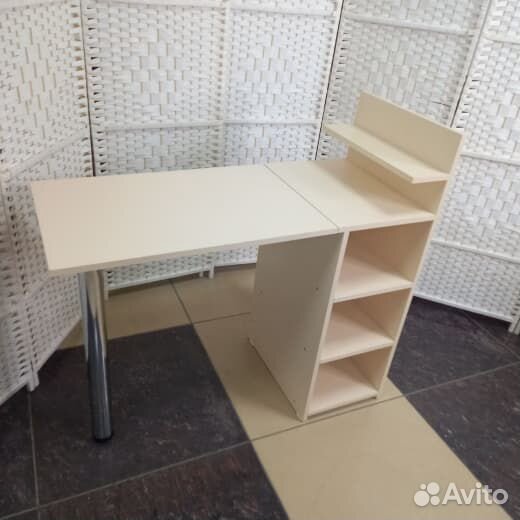 Маникюрный стол складной