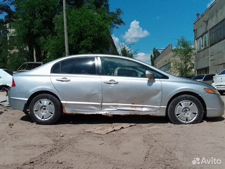 В разбор на запчасти honda civic 1.3 гибрид