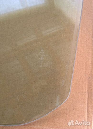 Стекло Mitsubihi Colt 2000г