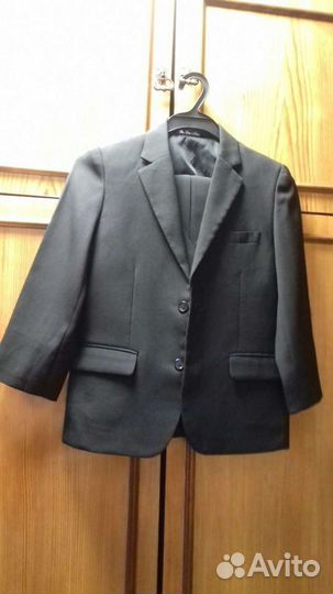 Продаю костюм черный на мальчика 28 размер