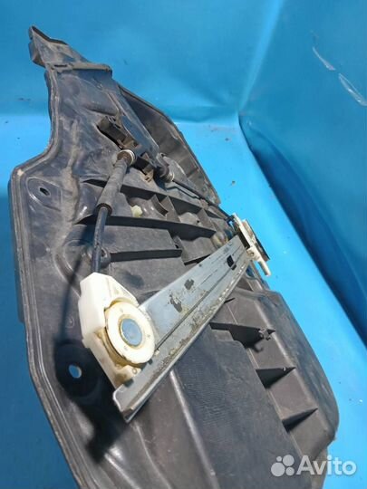 Стеклоподъемник электр. передний правый Mazda CX