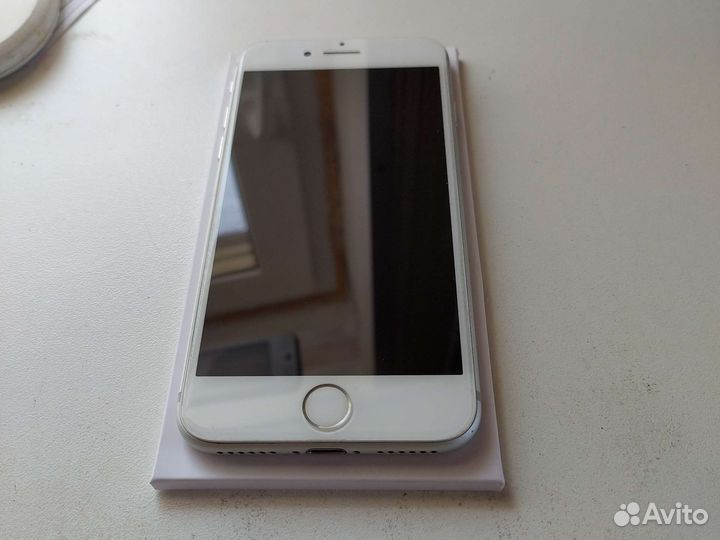 Телефон iPhone 7