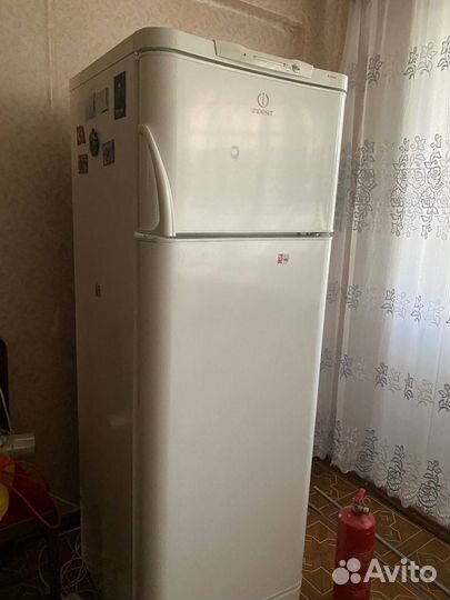 Холодильник indesit