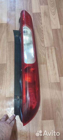 Задний правый фонарь форд фокус 2