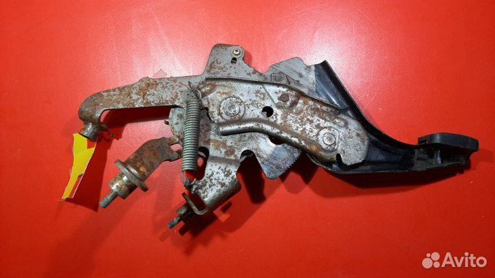 Педаль стояночного тормоза Toyota Corolla Spacio