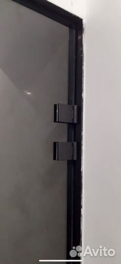 Стеклянная дверь 8-10 мм в алюминиевой коробке