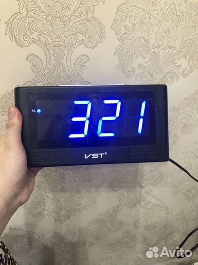 Настольные часы и будильник
