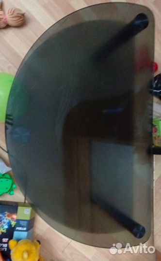 Стеклянная тумба под тв