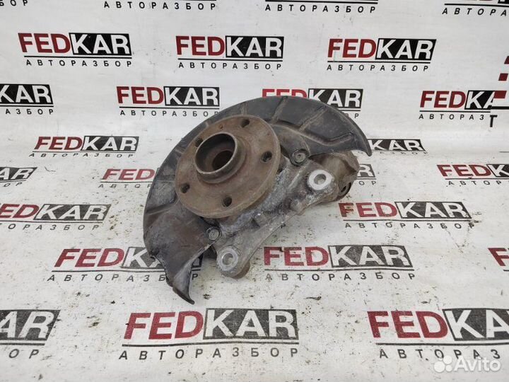 Кулак поворотный передний правый Volkswagen Passat