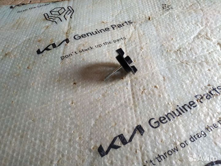 Болт крепления запасного колеса Hyundai Solaris 2